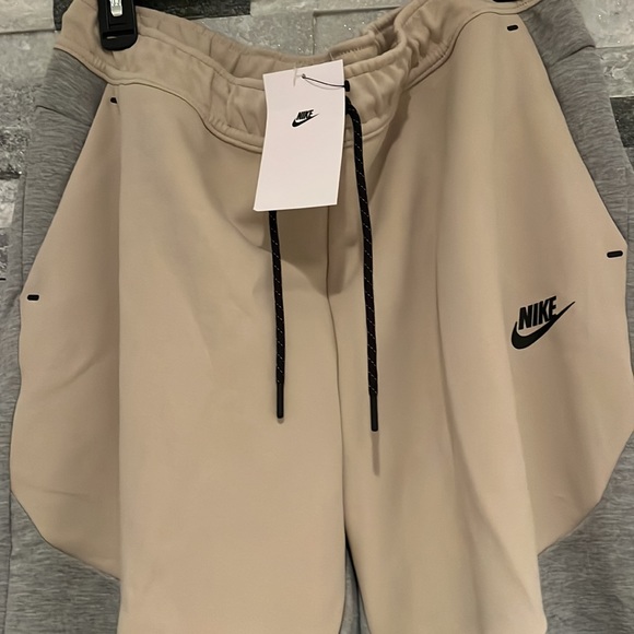🌸New Arrival🌸 Nike Tech men's joggers - Picture 2 of 6